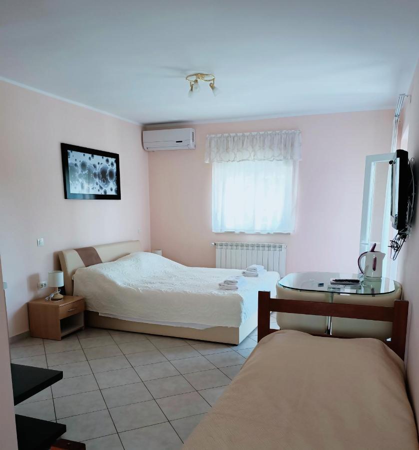 Aparthotel Viola Pjescana Uvala Ngoại thất bức ảnh