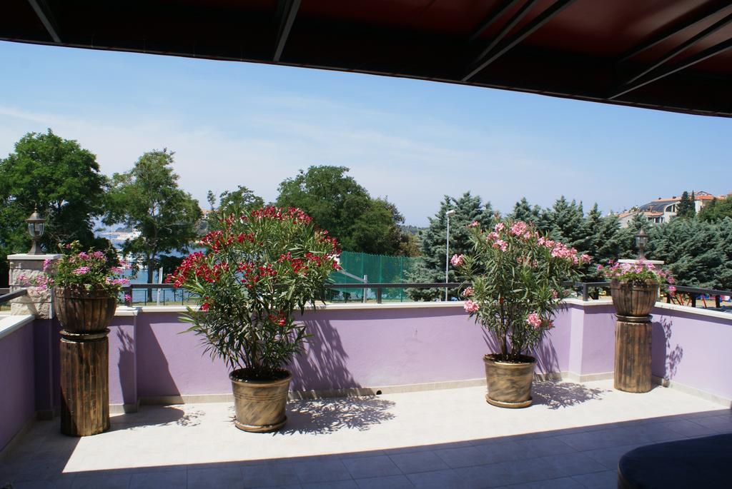 Aparthotel Viola Pjescana Uvala Ngoại thất bức ảnh