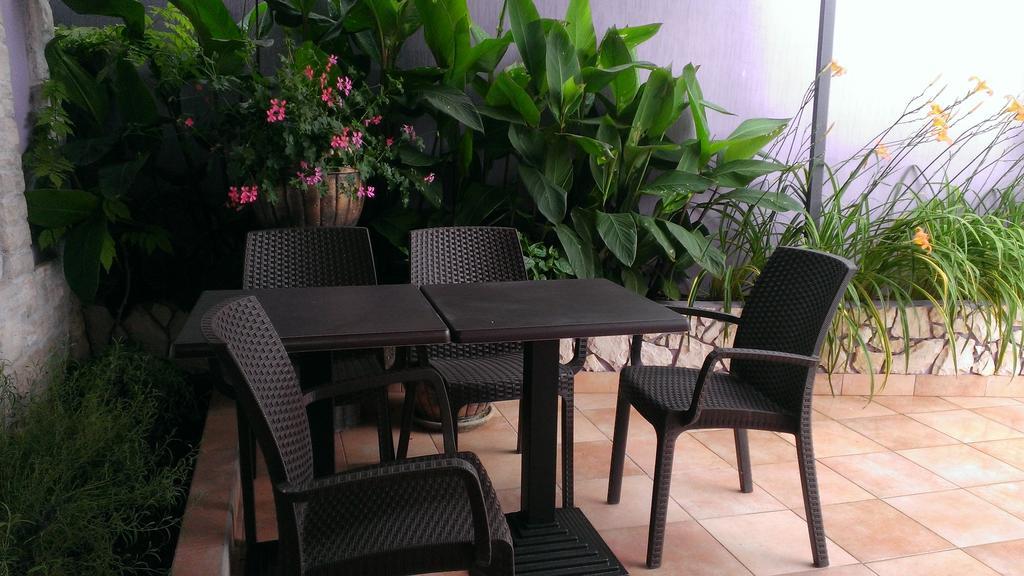 Aparthotel Viola Pjescana Uvala Ngoại thất bức ảnh