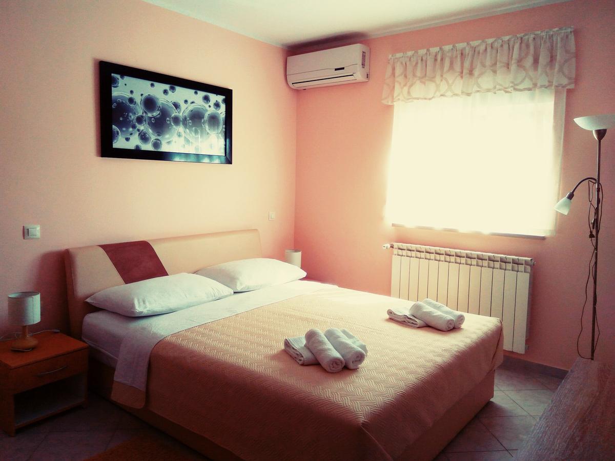 Aparthotel Viola Pjescana Uvala Ngoại thất bức ảnh