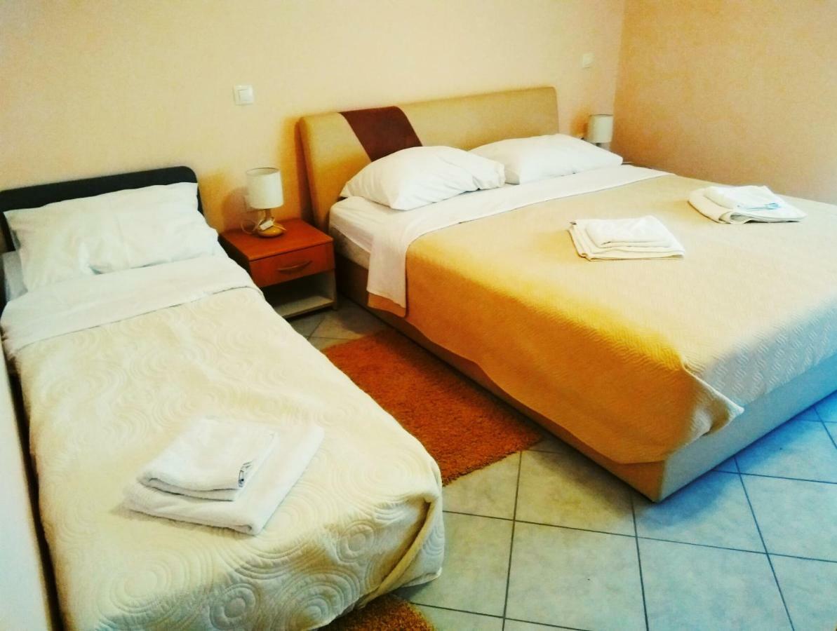 Aparthotel Viola Pjescana Uvala Ngoại thất bức ảnh